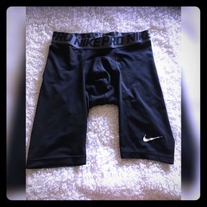 NIKE PRO SHORTS (M)